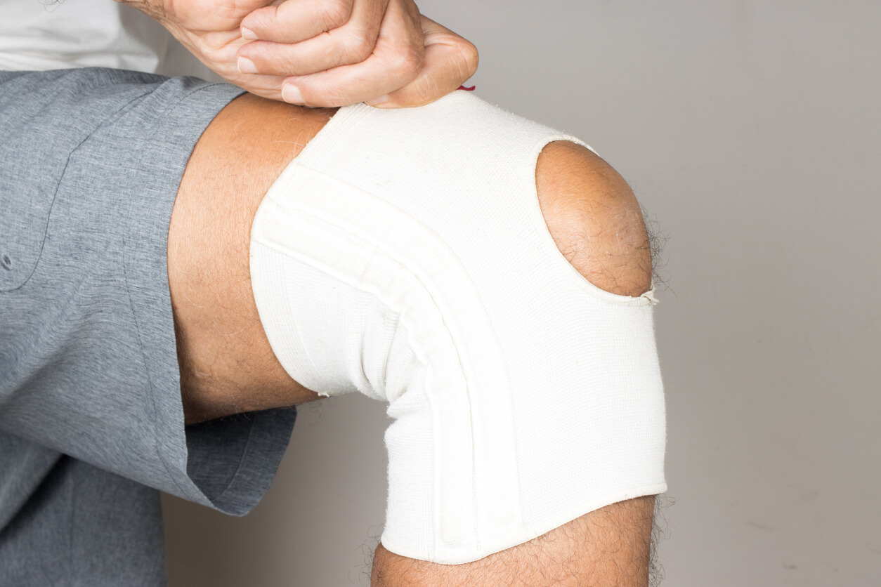 What a Knee Specialist Looks for When the Knee Feels Unstable on Uneven Ground